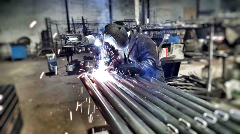 Какие материалы используют при изготовлении уличного спортивного оборудования в Хабаровске?